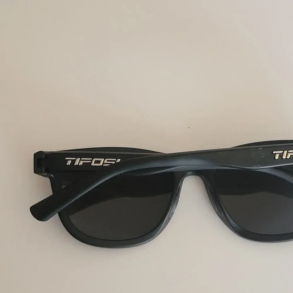 Tifosi Thrive Swank sunglasses Satin Black Smoke Polarized lenses 1500500151